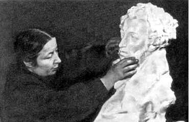 Olga Skorokhodova identificando una estatua de Pushkin, c. 1952